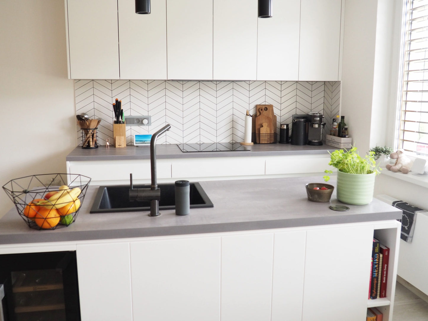 Fliese Chevron Wall Weiß Matt Rechts 5,2x18,6