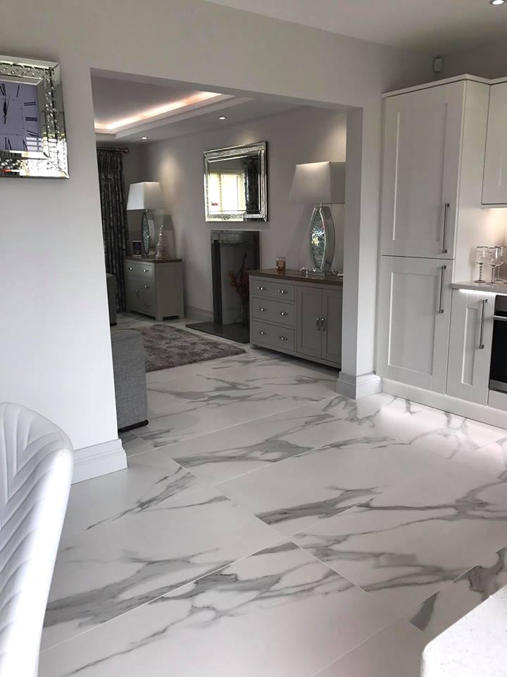 Speccio Carrara-Fliese im Format 120x240